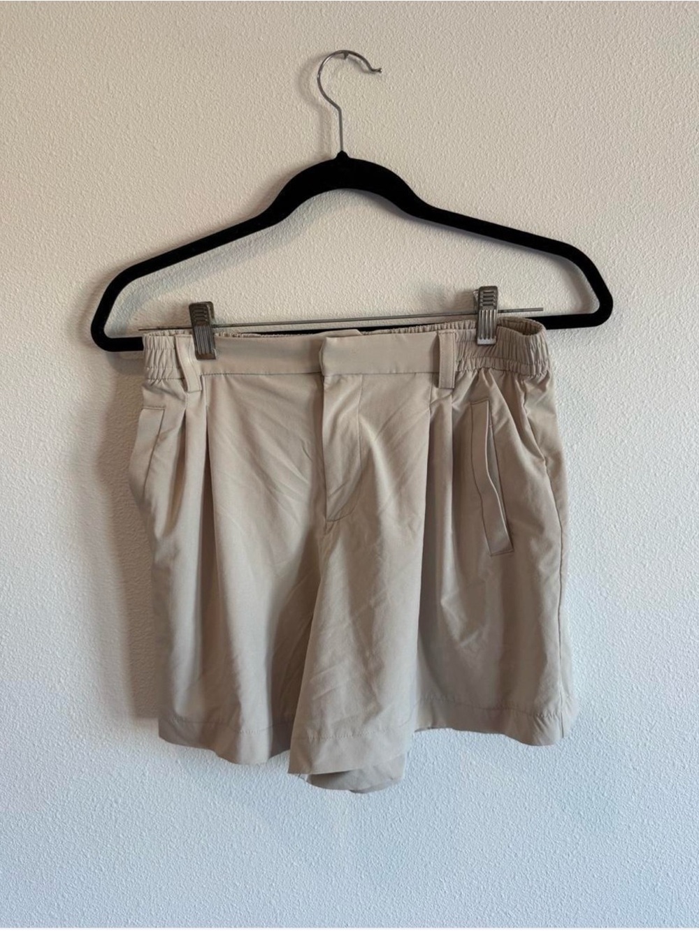 Vuori cream/khaki Everyday Villa shorts with elastic waist small new
